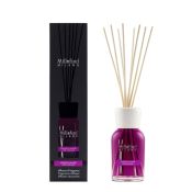 Millefiori Volcanic Purple olio essenziale 250 ml Bergamotto, Lana Cashmere, Patchouli, Pera, Peonia, Lampone, Rosa, Cinorrodo, Muschio bianco Diffusore di aromi